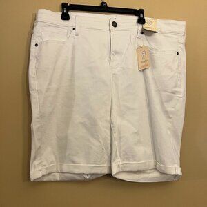 St. John's Bay White Denim Bermuda Short Mid Rise, Size 22W